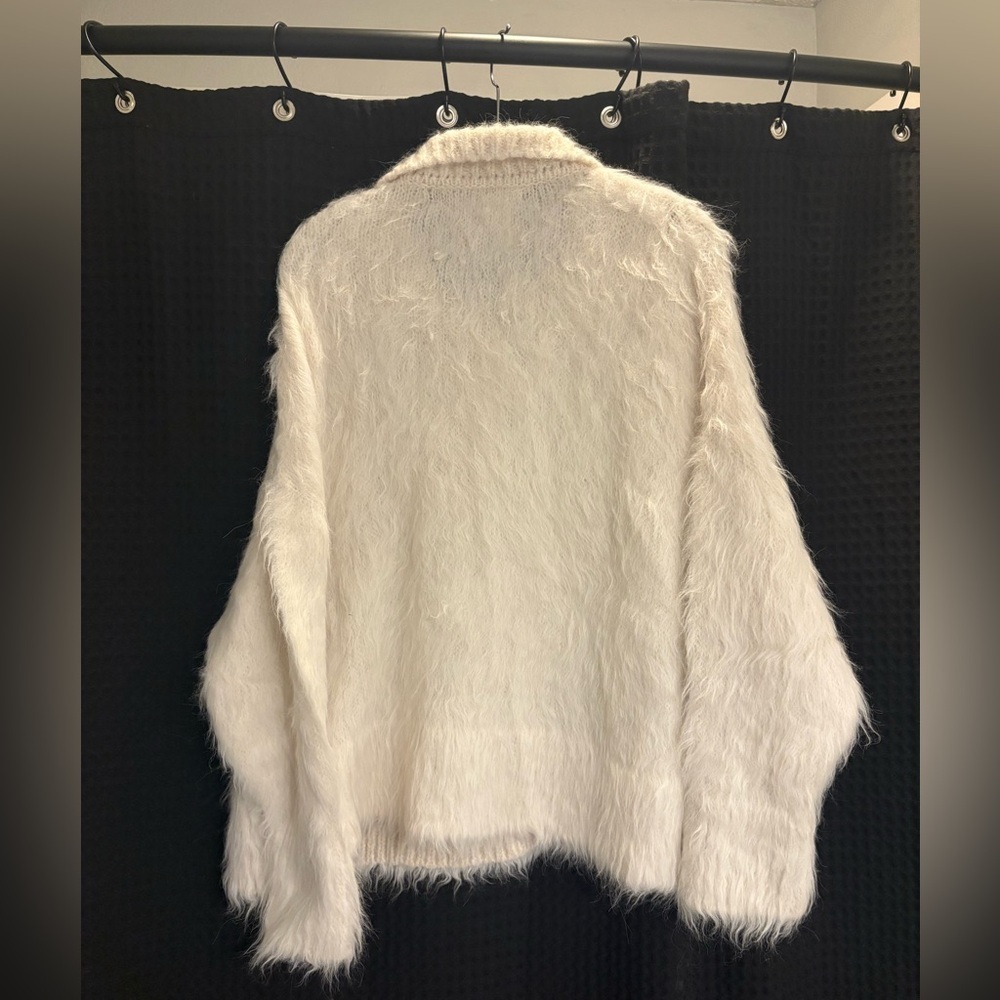 I Love Mr. Mittens Fuzzy Polo M/L Color: Mozzarella Nwt — image 4 of 7